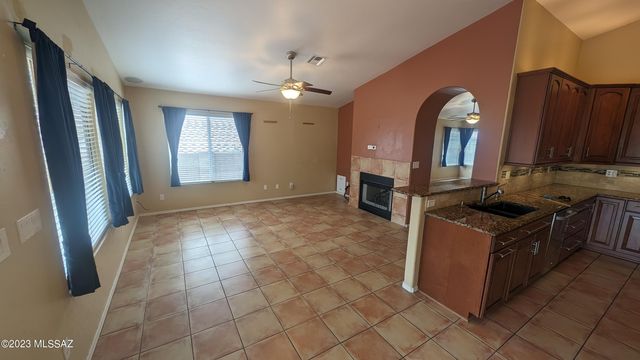 2520 W Tom Watson Drive, Tucson, AZ 85742