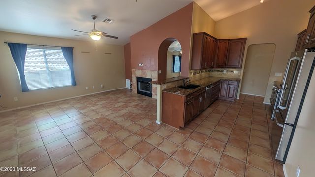 2520 W Tom Watson Drive, Tucson, AZ 85742
