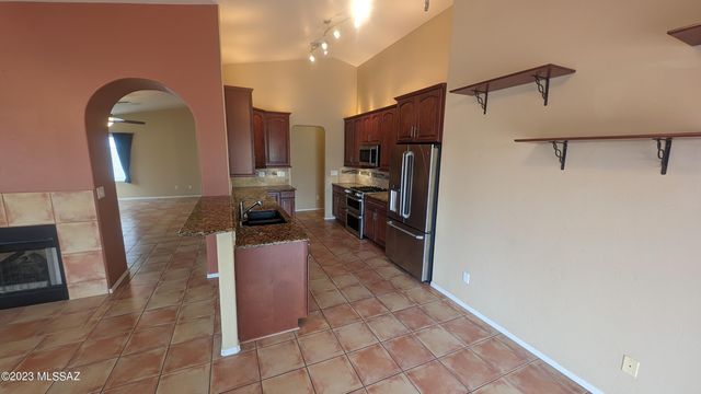 2520 W Tom Watson Drive, Tucson, AZ 85742
