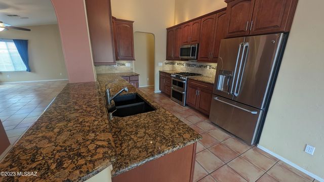 2520 W Tom Watson Drive, Tucson, AZ 85742