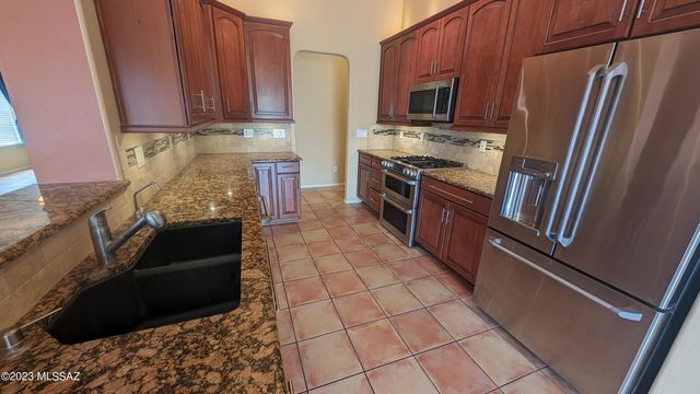 2520 W Tom Watson Drive, Tucson, AZ 85742