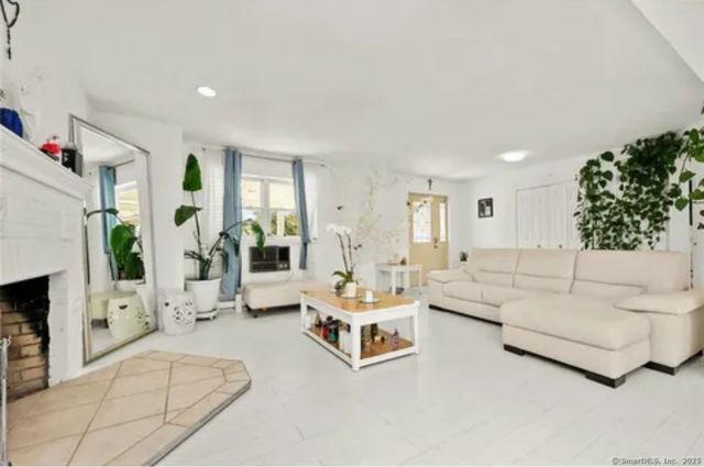21 Dayton Road, Bethany, CT 06524