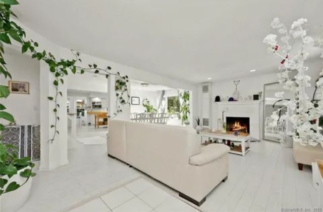 21 Dayton Road, Bethany, CT 06524