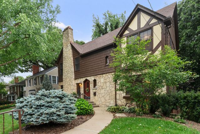 252 Hillcrest Avenue, Davenport, IA 52803