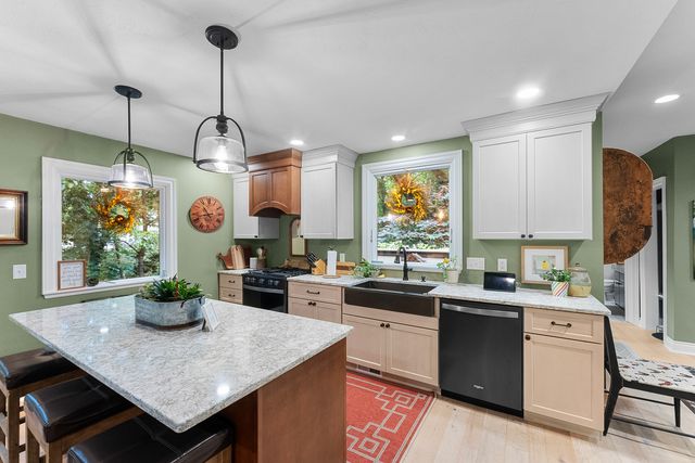 252 Hillcrest Avenue, Davenport, IA 52803