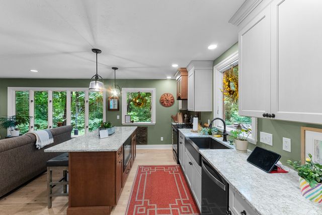 252 Hillcrest Avenue, Davenport, IA 52803