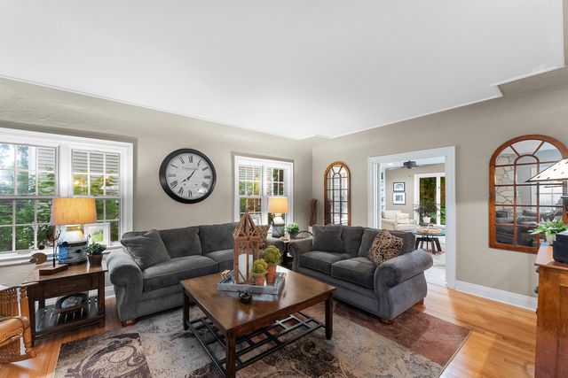 252 Hillcrest Avenue, Davenport, IA 52803