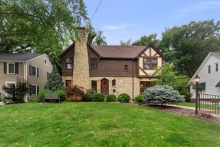 252 Hillcrest Avenue, Davenport, IA 52803