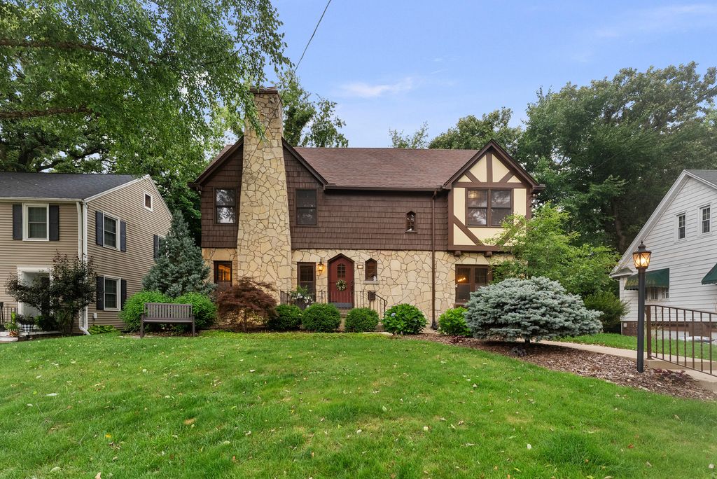 252 Hillcrest Avenue, Davenport, IA 52803
