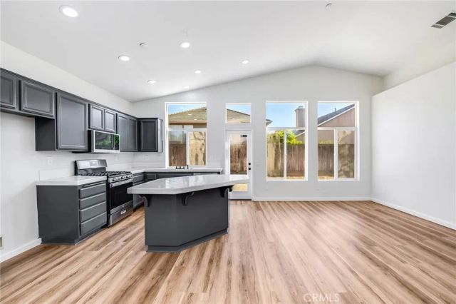 4888 Ellington, Ventura, CA 93003