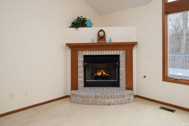 811 Falcon Creek Parkway, Fort Wayne, IN 46845