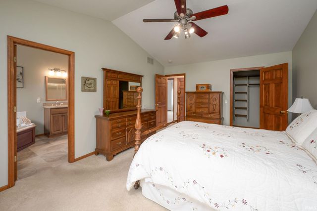 811 Falcon Creek Parkway, Fort Wayne, IN 46845