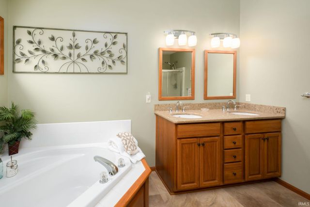 811 Falcon Creek Parkway, Fort Wayne, IN 46845