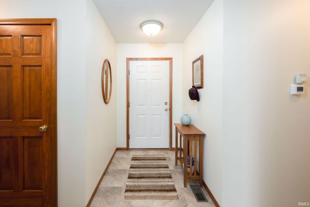 811 Falcon Creek Parkway, Fort Wayne, IN 46845