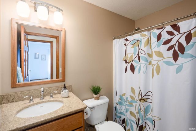 811 Falcon Creek Parkway, Fort Wayne, IN 46845