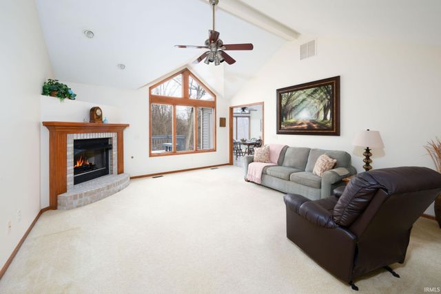 811 Falcon Creek Parkway, Fort Wayne, IN 46845