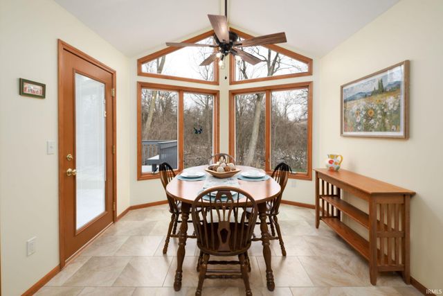 811 Falcon Creek Parkway, Fort Wayne, IN 46845