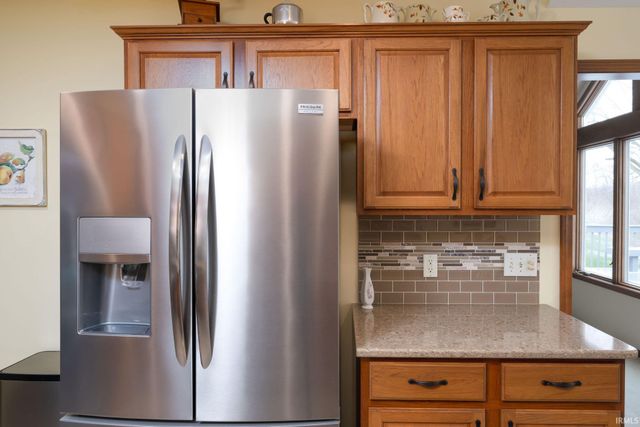 811 Falcon Creek Parkway, Fort Wayne, IN 46845