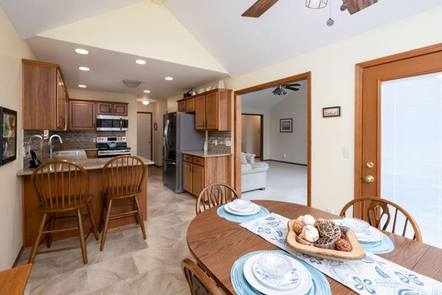 811 Falcon Creek Parkway, Fort Wayne, IN 46845