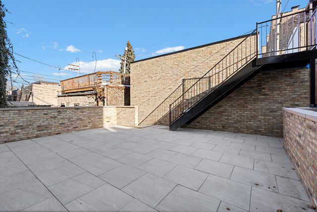 3711 N Magnolia Avenue, Chicago, IL 60613