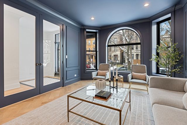 3711 N Magnolia Avenue, Chicago, IL 60613