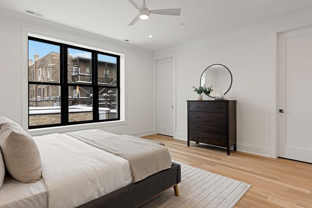 3711 N Magnolia Avenue, Chicago, IL 60613