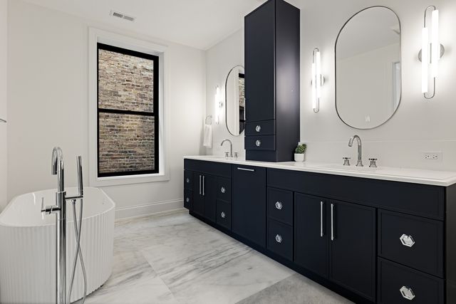 3711 N Magnolia Avenue, Chicago, IL 60613