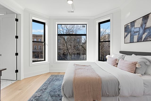 3711 N Magnolia Avenue, Chicago, IL 60613