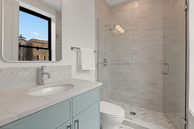 3711 N Magnolia Avenue, Chicago, IL 60613