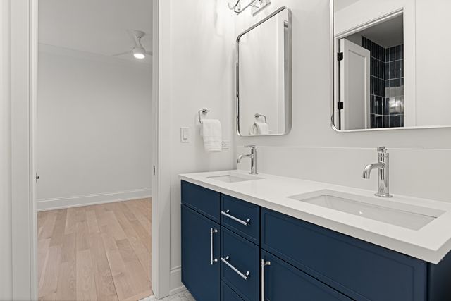 3711 N Magnolia Avenue, Chicago, IL 60613