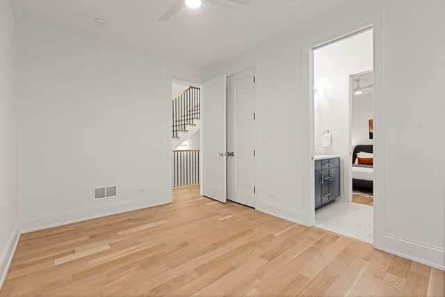 3711 N Magnolia Avenue, Chicago, IL 60613