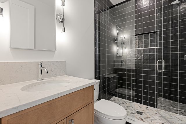 3711 N Magnolia Avenue, Chicago, IL 60613