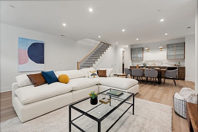 3711 N Magnolia Avenue, Chicago, IL 60613