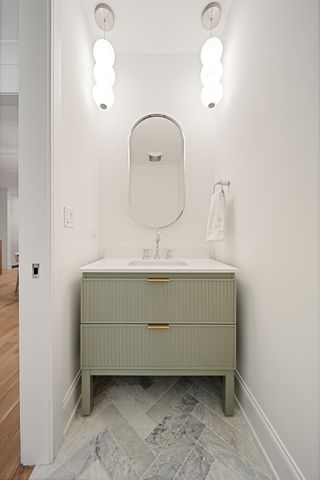 3711 N Magnolia Avenue, Chicago, IL 60613