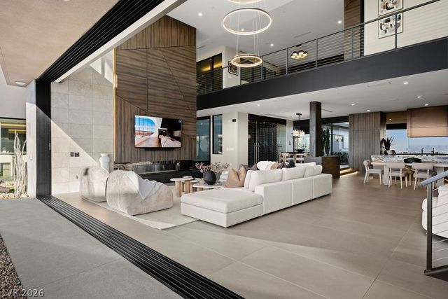 12 Chisel Crest Court, Henderson, NV 89012