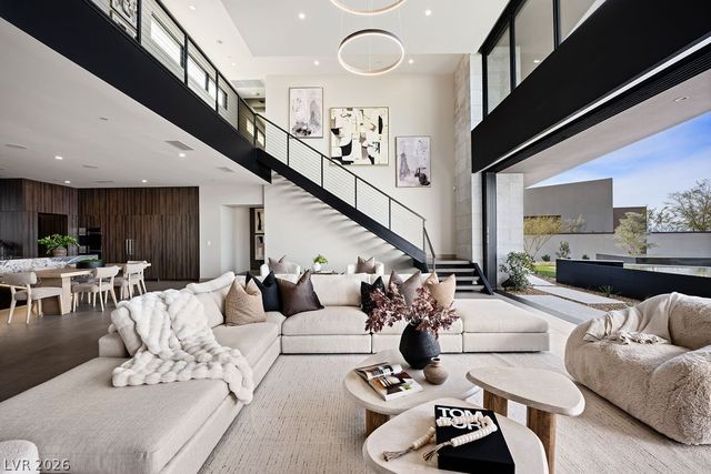 12 Chisel Crest Court, Henderson, NV 89012