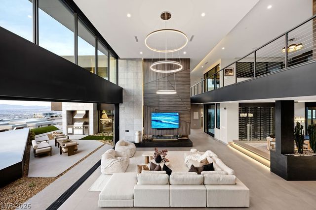 12 Chisel Crest Court, Henderson, NV 89012