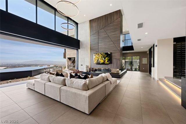 12 Chisel Crest Court, Henderson, NV 89012