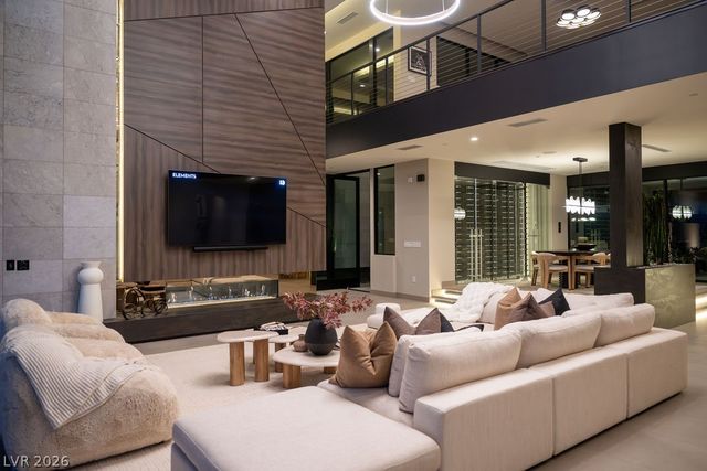 12 Chisel Crest Court, Henderson, NV 89012