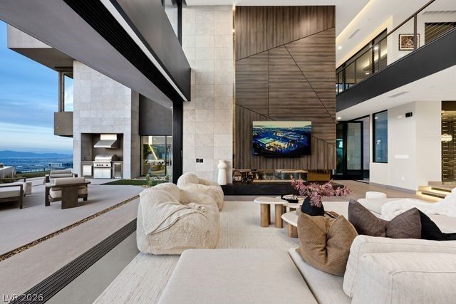 12 Chisel Crest Court, Henderson, NV 89012