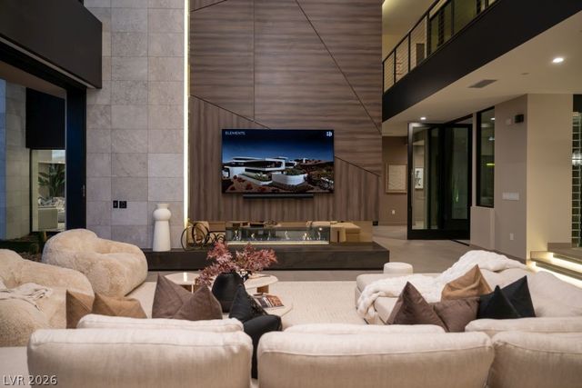 12 Chisel Crest Court, Henderson, NV 89012