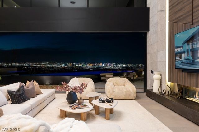 12 Chisel Crest Court, Henderson, NV 89012