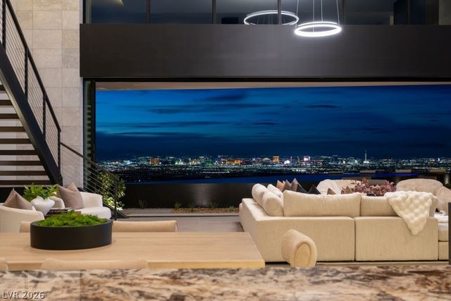 12 Chisel Crest Court, Henderson, NV 89012