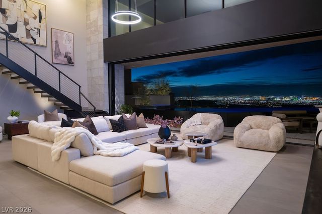 12 Chisel Crest Court, Henderson, NV 89012