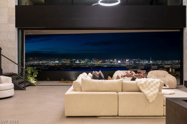 12 Chisel Crest Court, Henderson, NV 89012