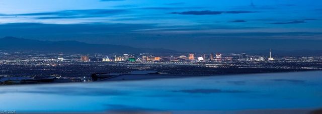 12 Chisel Crest Court, Henderson, NV 89012