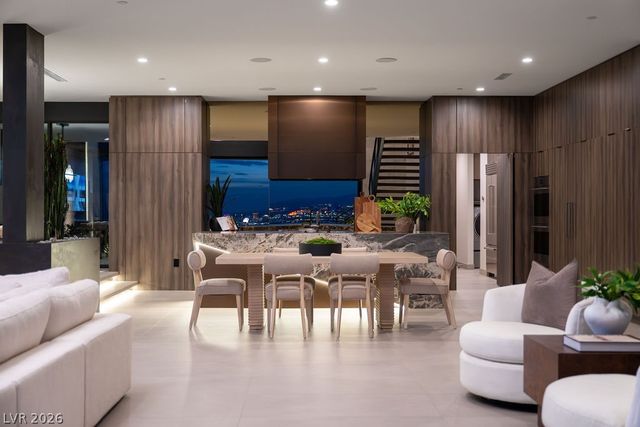 12 Chisel Crest Court, Henderson, NV 89012