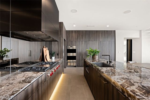 12 Chisel Crest Court, Henderson, NV 89012