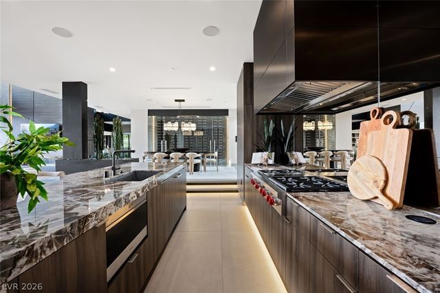 12 Chisel Crest Court, Henderson, NV 89012