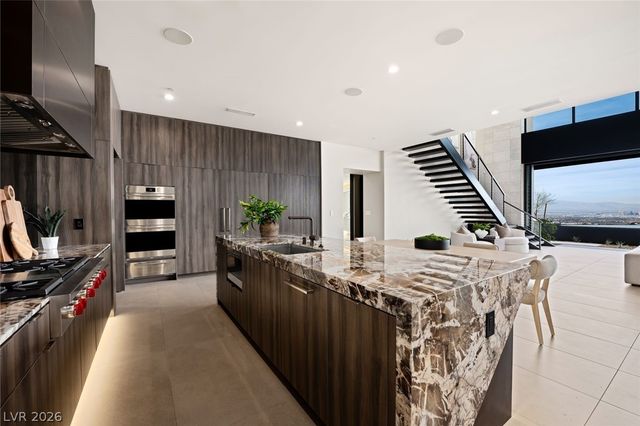 12 Chisel Crest Court, Henderson, NV 89012